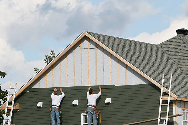 Professional Siding Installation technician working in Bainbridge, PA